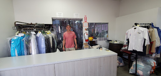 Sastrería Lindsay (Tailor Shop and Laundry)