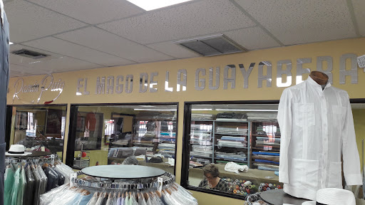 Ramon Puig Guayaberas