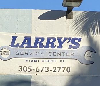 Taller Larrys Service Center: Reparación de Autos Confiable